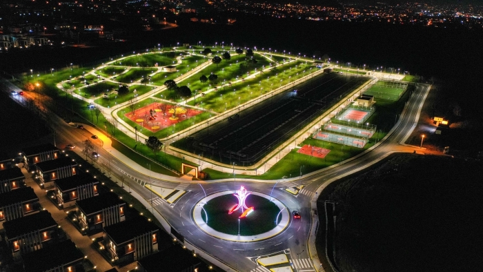 Büyükşehir, kent genelinde inşa ettiği millet bahçeleri ile fark yaratıyor;  Kocaeli’nin dört bir yanı yeşile bürünüyor